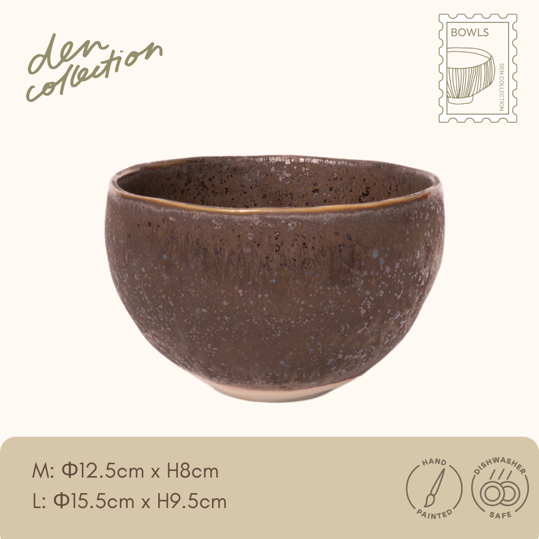 WabiSabi Donburi Bowl in Golden Drip – Deep brown with soft golden glaze, blending rustic charm with elegance. / 濃茶に金色の流れ模様が入った丼ぶり。上品で落ち着いた佇まい。